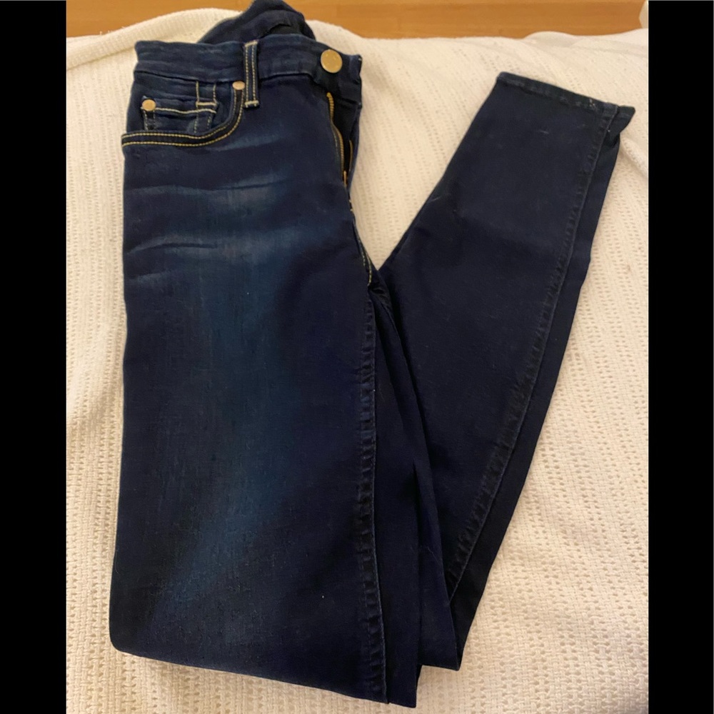 Seven for all mankind brand skinny dark denim jeans. Size 27